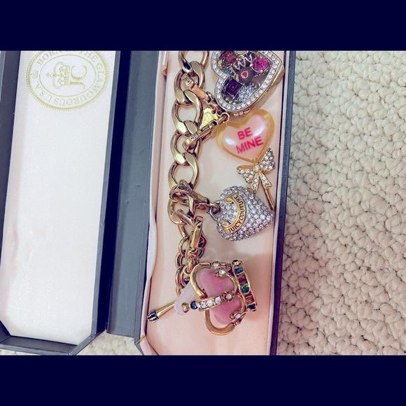 Juicy Couture Gold Charm Bracelet SUPER RARE - Picture 3 of 5